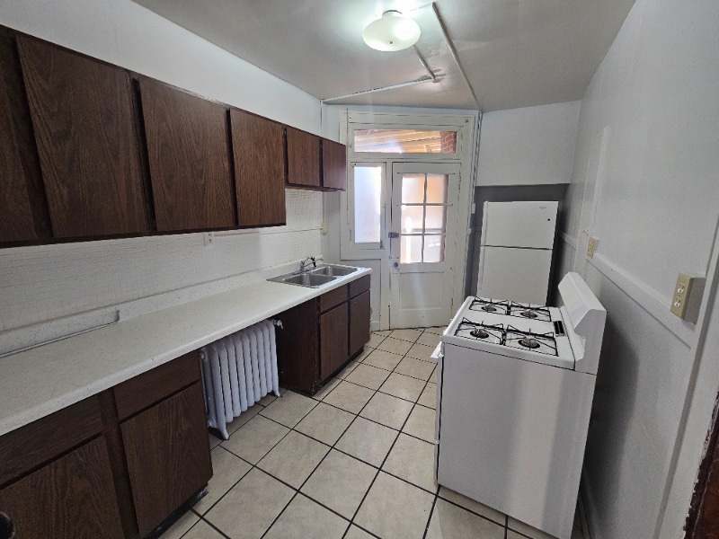 Building Photo - 1560 7th Ave