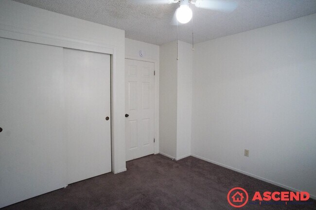 Building Photo - Lovely Home In Southwest Bakersfield!