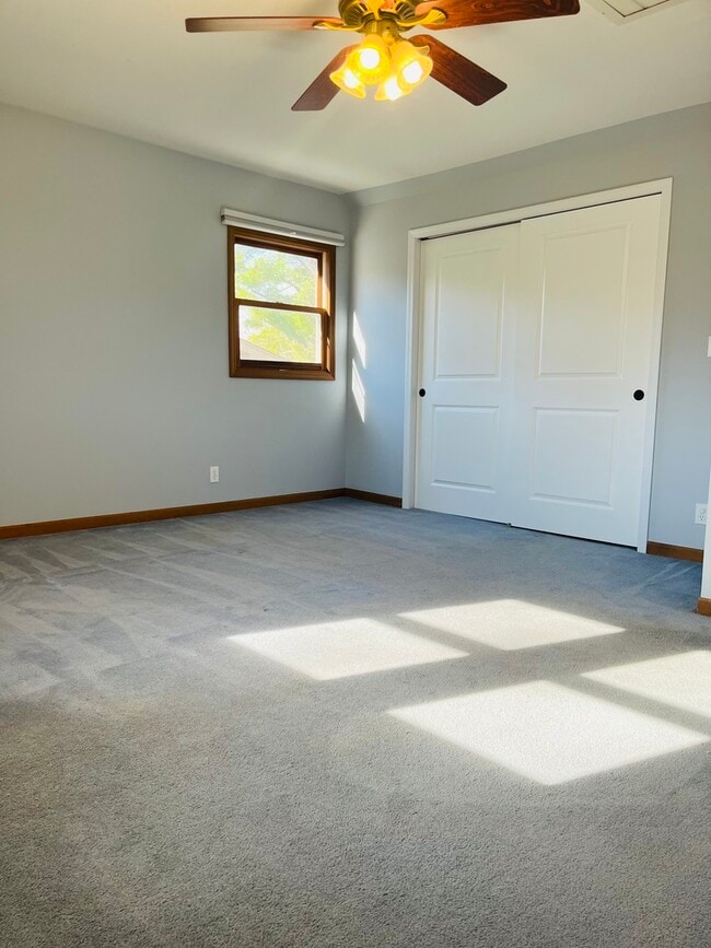 Building Photo - 587 Front St