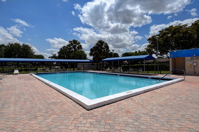 Building Photo - 5250 Las Verdes Cir