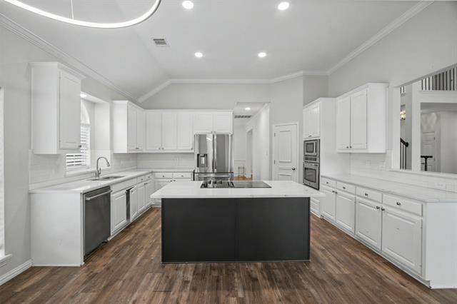 Building Photo - 805 Saratoga Dr