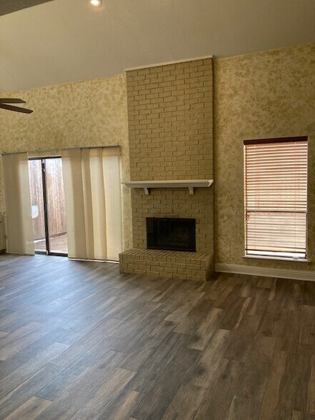 Building Photo - 7450 Holly Hill Dr