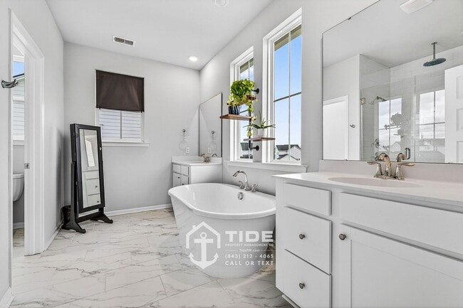 Building Photo - Private Retreat with Modern Upgrades