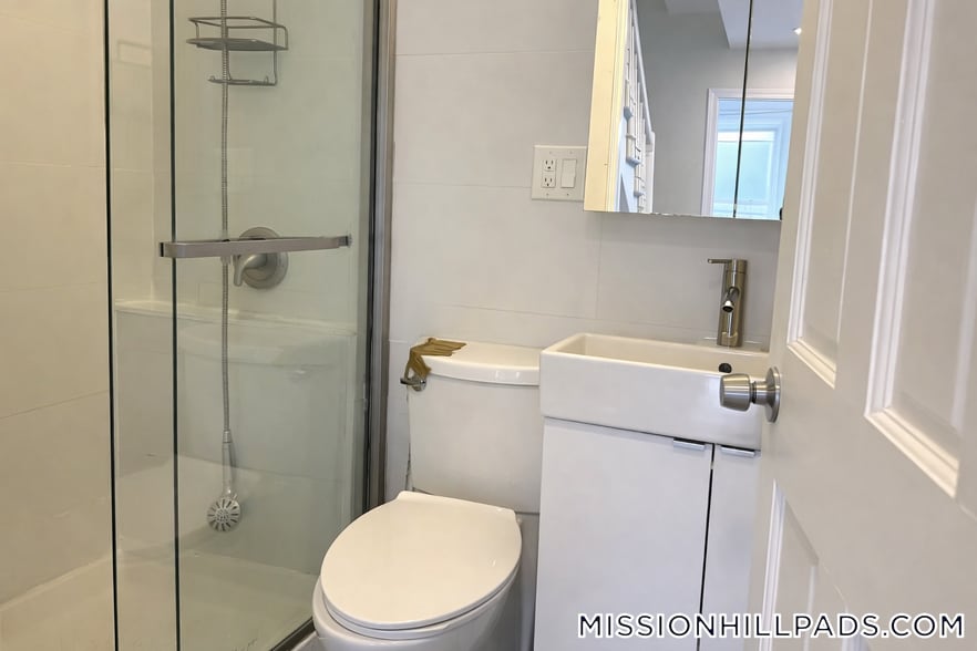 Building Photo - 4 Woodbine St