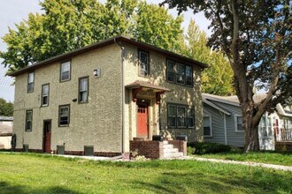 Building Photo - 1451 Saint Clair Ave