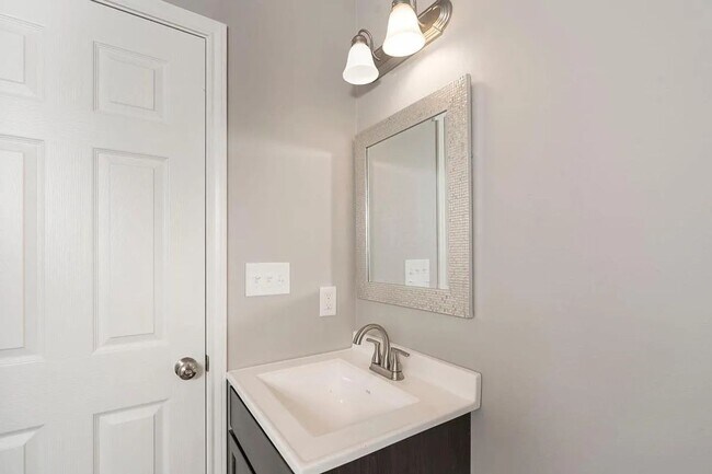 Building Photo - 519-521 North St