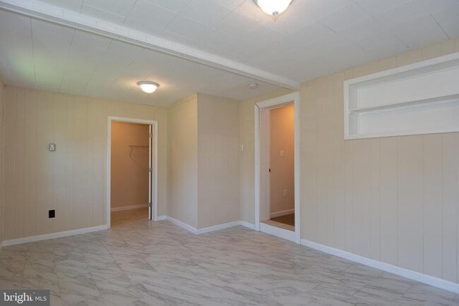 Building Photo - 6400 Japonica St