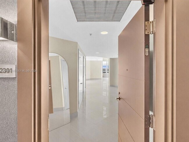 Building Photo - 17301 Biscayne Blvd