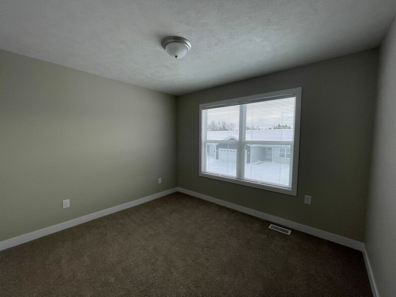 Building Photo - 2060 Lion Gate Dr