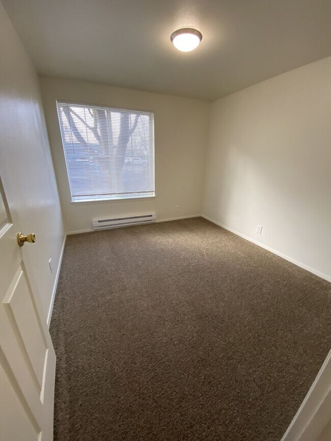 Building Photo - 1464 N Raymond St