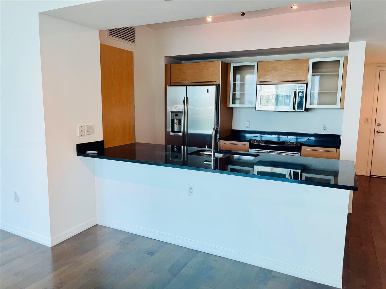 Building Photo - 951 Brickell Ave