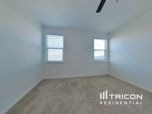 Building Photo - 932 Skytop Dr