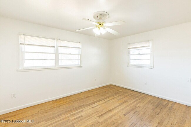 Building Photo - 815 52nd St