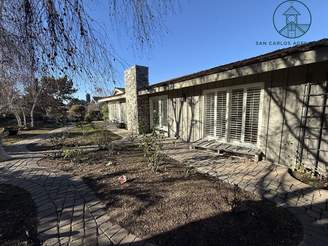 Building Photo - Spacious Single Level Ranch Style Home in ...