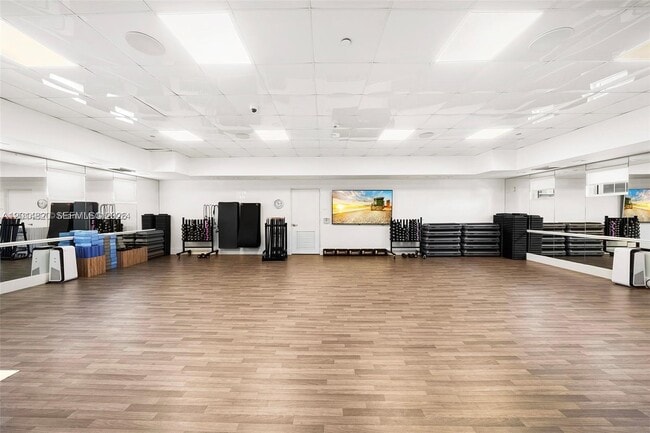 Building Photo - 4775 Collins Ave
