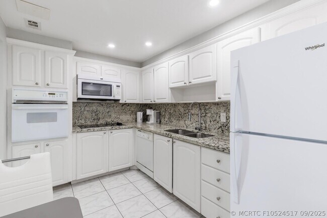 Building Photo - 3801 S Ocean Dr