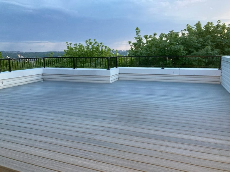 Private deck, remodeled - 1729 12th Ave S