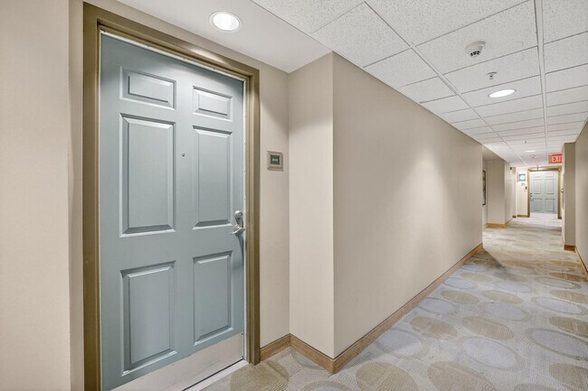 Building Photo - 3020 NE 32nd Ave