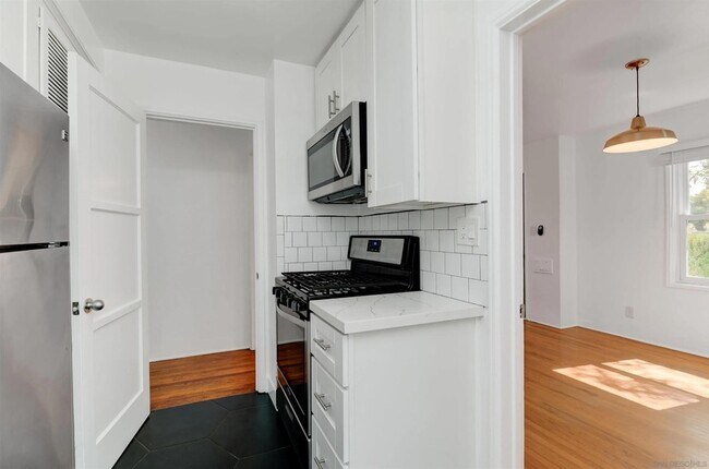 Building Photo - 4774 College Ave