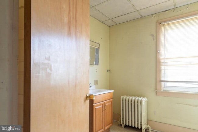 Primary Photo - 493 W Saylor St