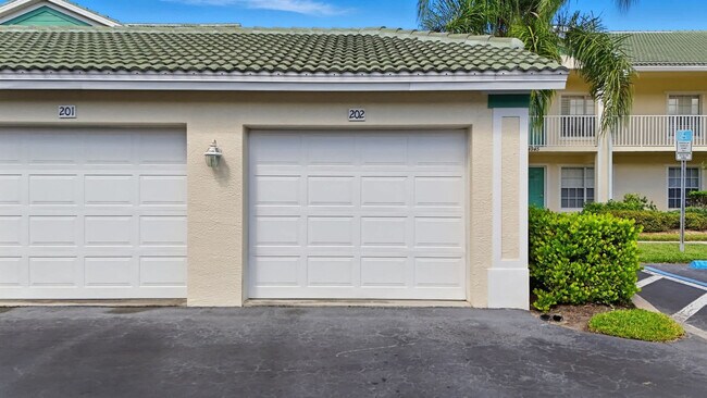 Building Photo - 4945 Cougar Ct S