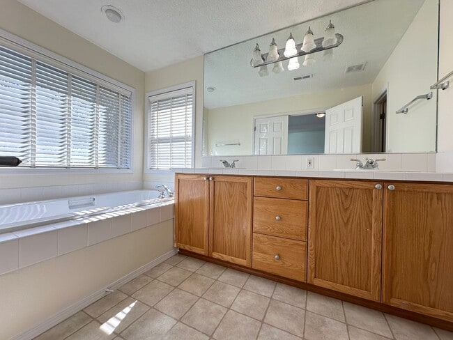 Building Photo - 4 Bedroom Bethany Home with Office on Main Level!