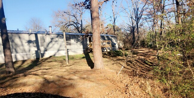 Building Photo - 16979 Pine Trail Dr