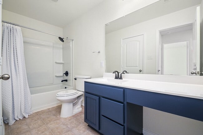 Building Photo - 4 bedroom with office and loft just South San Antonio