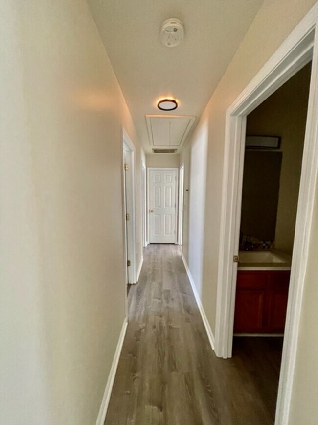 Building Photo - Must see this 4 bedroom 2.5 bath townhouse...