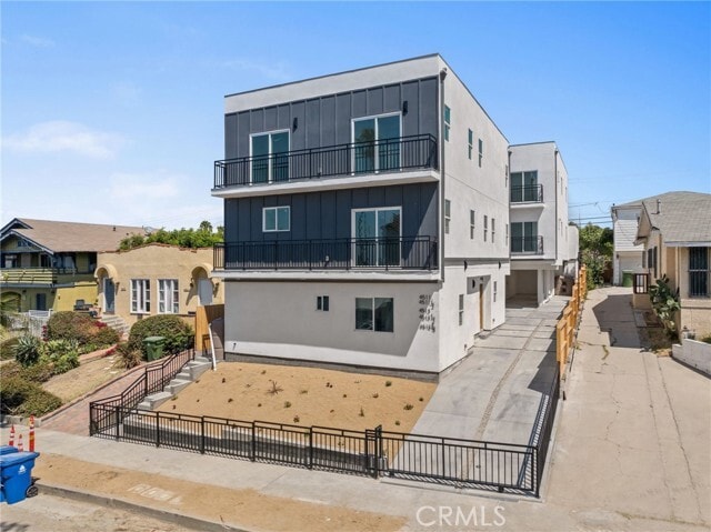 Primary Photo - 4511 Rosewood Ave