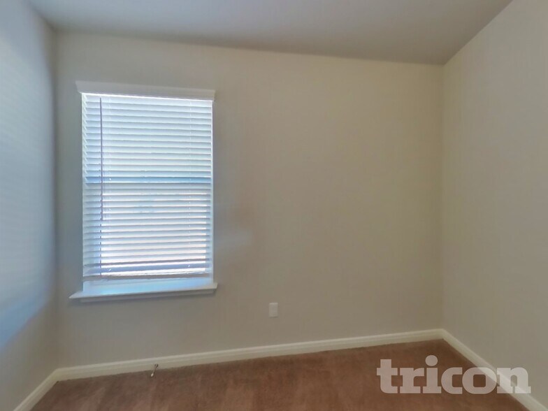 Building Photo - 5818 Nyla Wy