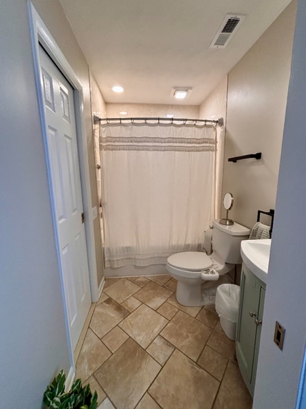 Building Photo - 4404 Greendell Rd