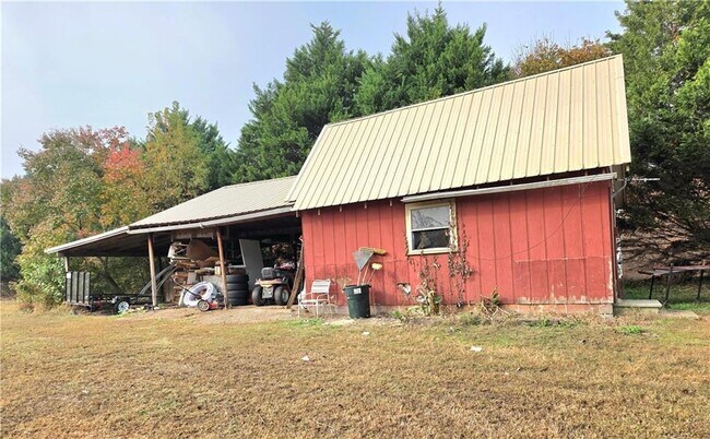 Building Photo - 1800 Hwy 81