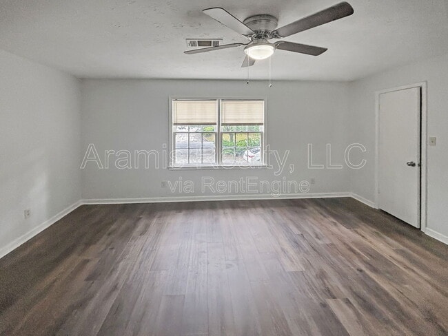 Building Photo - 3015 Spruce Cir