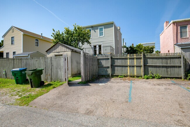 Building Photo - 706 Catherine St