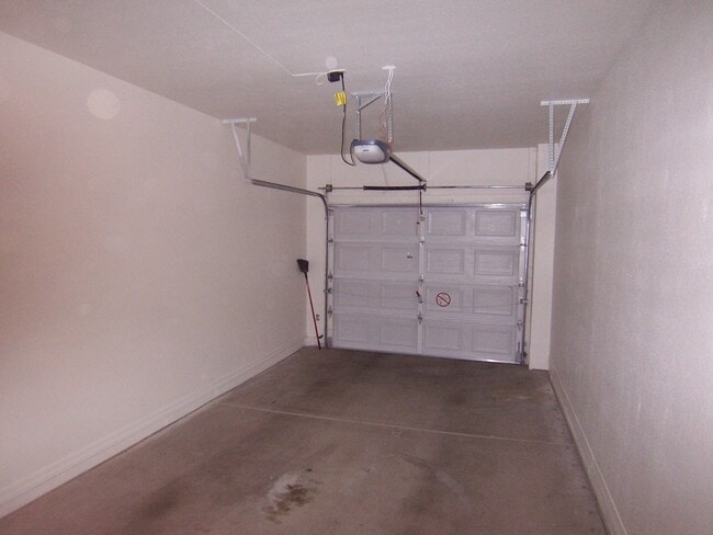 Building Photo - 1406 W Emerald Ave