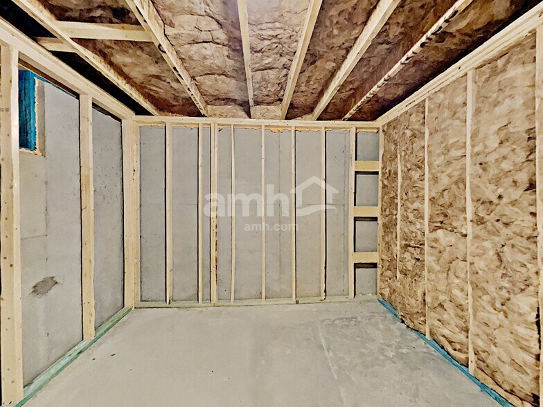 Building Photo - 2103 Leafmore Ct SE