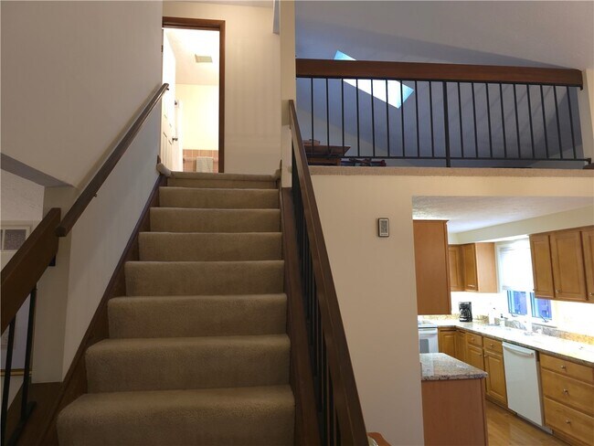 Building Photo - 26 Treetop Dr