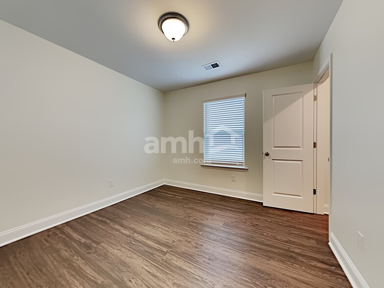 Building Photo - 306 Bering Ln
