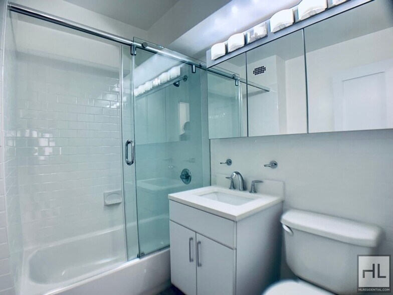 Building Photo - E 56th St | Sutton Place | 1BR / Flex-2 / 1BA | Avail June 1 | Doorman | Laundry | NO Broker's Fees!