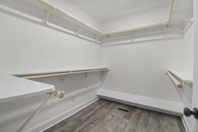 Building Photo - 525 Woodtrace Dr