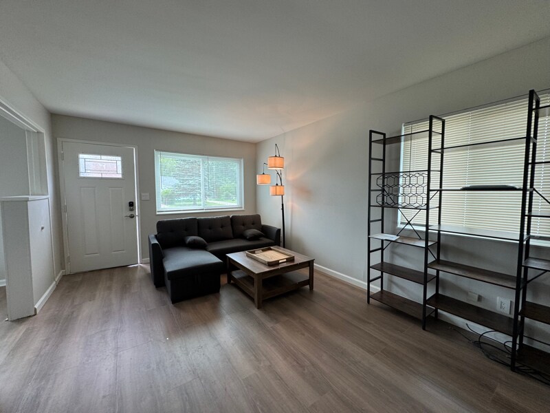 Building Photo - 3231 Prairie Ave