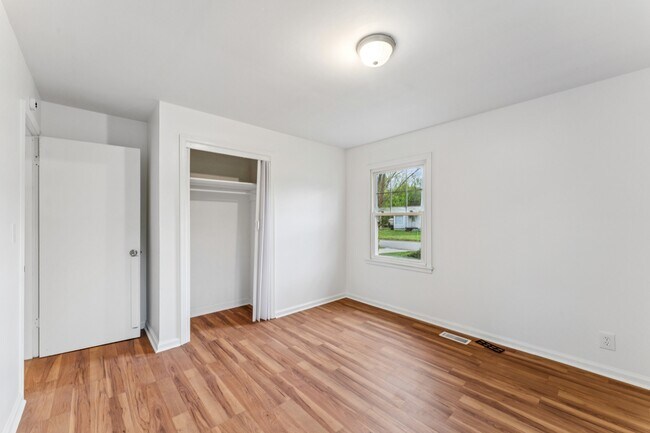 Building Photo - 417 Price Dr
