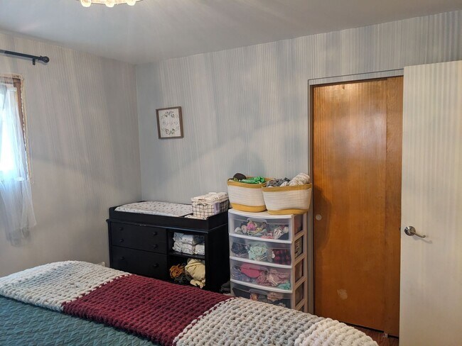 Building Photo - Cherry St Duplex