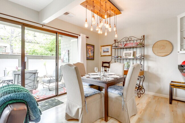 Building Photo - 440 Bernice Ln