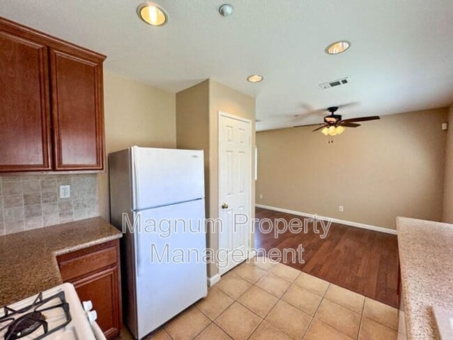 Building Photo - 25826 Iris Ave