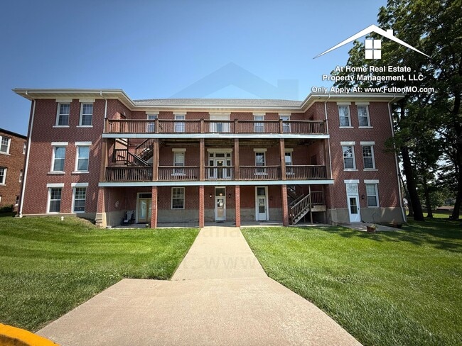 Primary Photo - 103 E 10th St