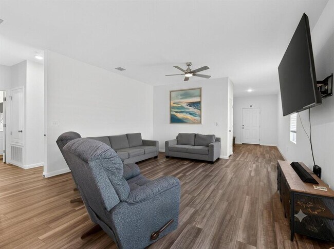 Building Photo - 608 Magnum Force Dr
