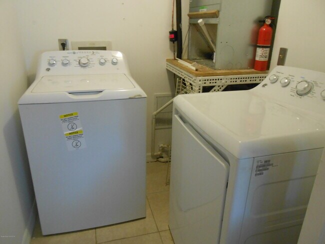 Building Photo - 220 S 5th St