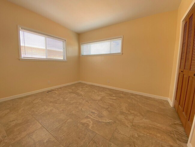 Building Photo - Northeast El Paso 3 Bed Refrig A/C! All Tile Flooring